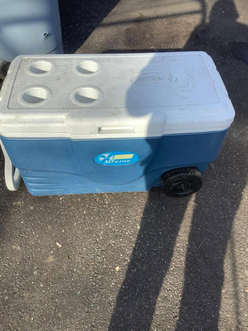 Coleman Cooler on Wheels (1 of 1)
