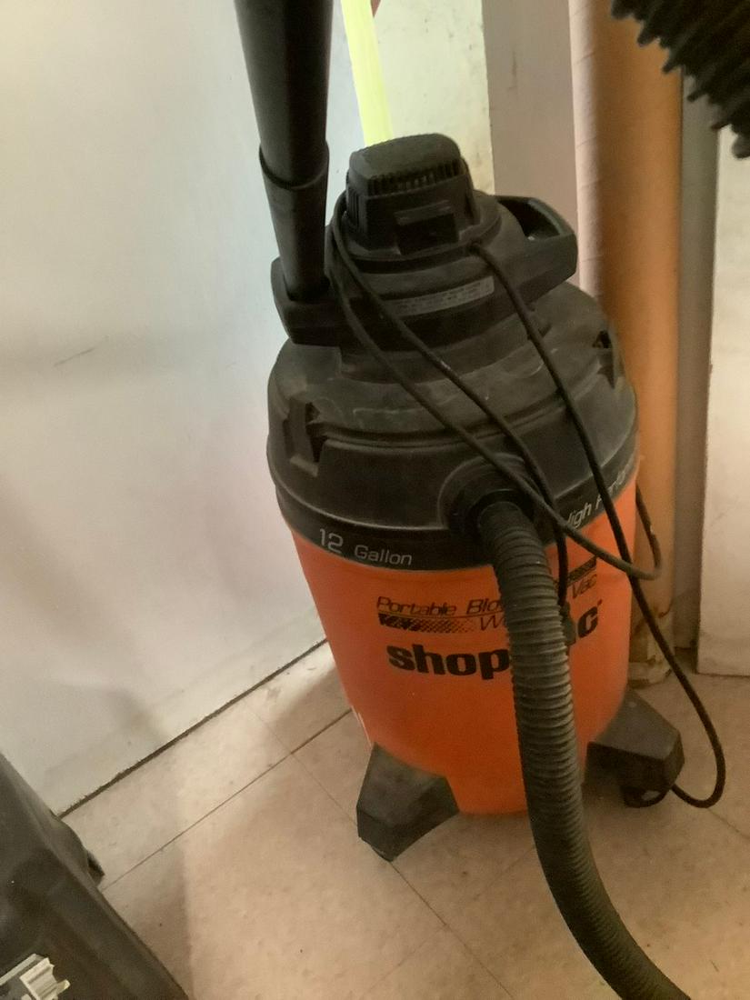 Portable Shop Vac 12 Gallon (1 of 1)