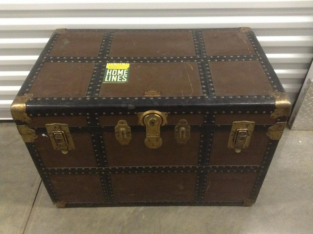 Steamer Trunk 32"x21.5"x20" no key: Steamer Trunk 32"x21.5"x20" no key
