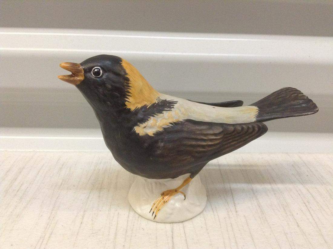 Goebel W Germany Chipping Sparrow  5" long (1 of 1)