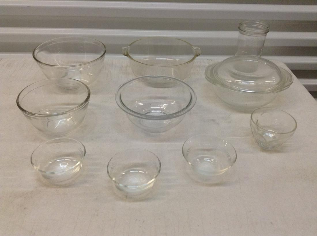 Lot of Pyrex Bowls biggest 9" across: Lot of Pyrex Bowls biggest 9" across