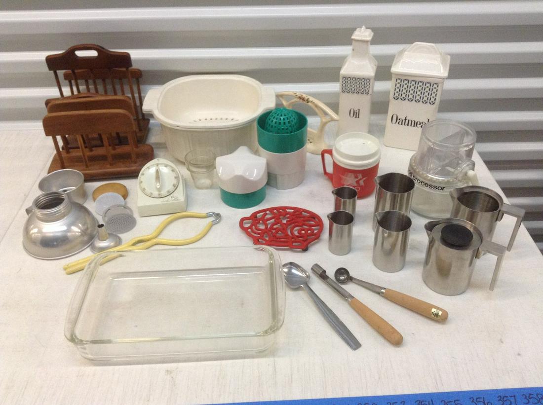 Vintage Lot of Kitchenware (1 of 1)