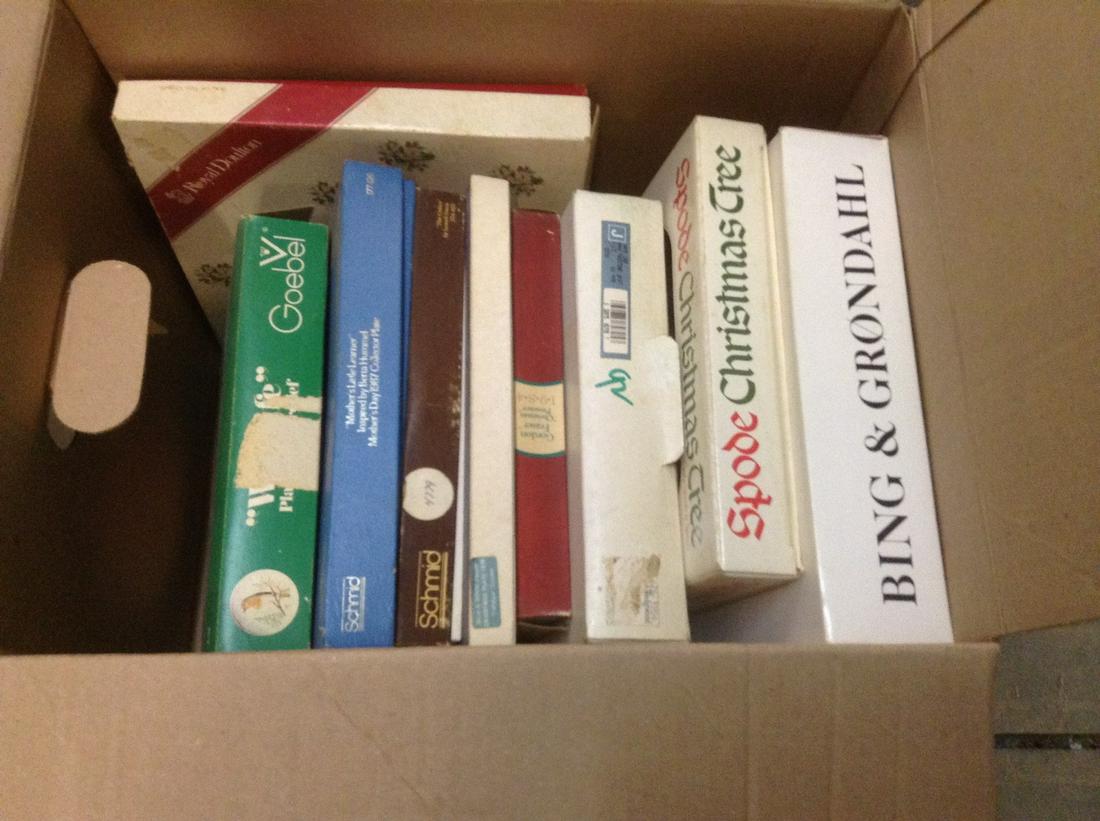 Box of Spode, Goebel, and other collector Plates: Box of Spode, Goebel, and other collector Plates