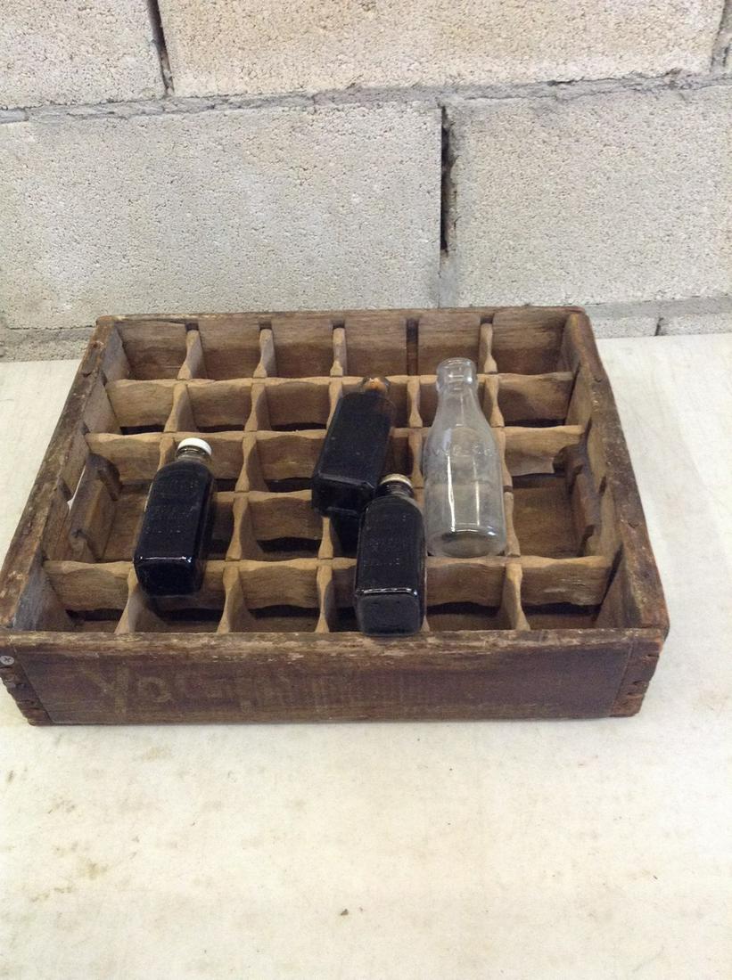 Lot of vintage glassware in crate: Lot of vintage glassware in crate