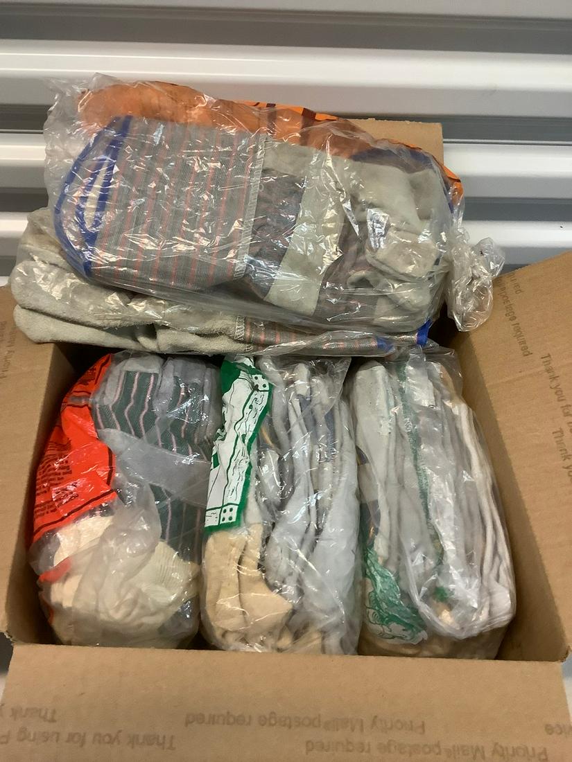 Lot of work gloves (1 of 1)