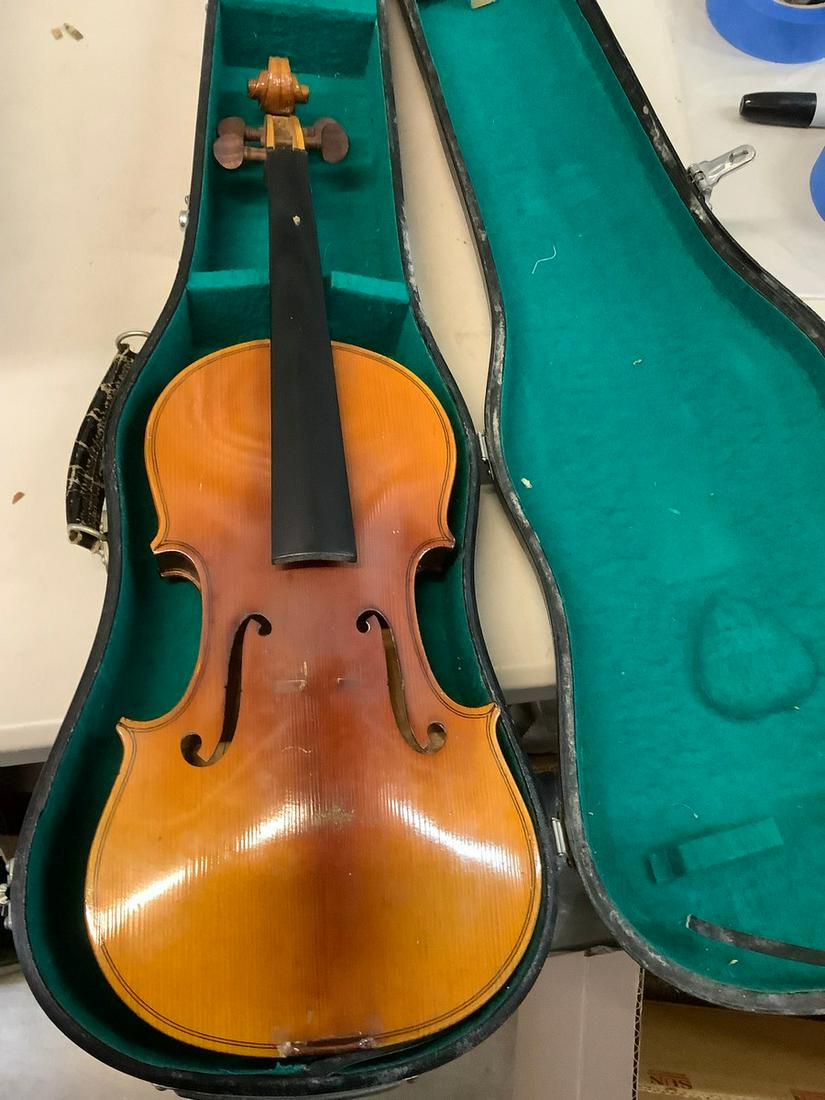 LARK Violin in case (1 of 1)