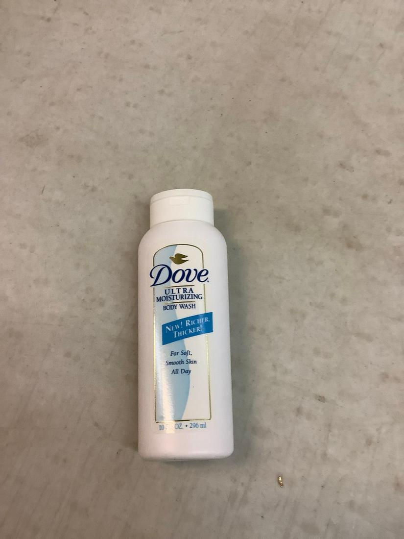 Dove Ultra Moisturizing Body Wash (1 of 1)