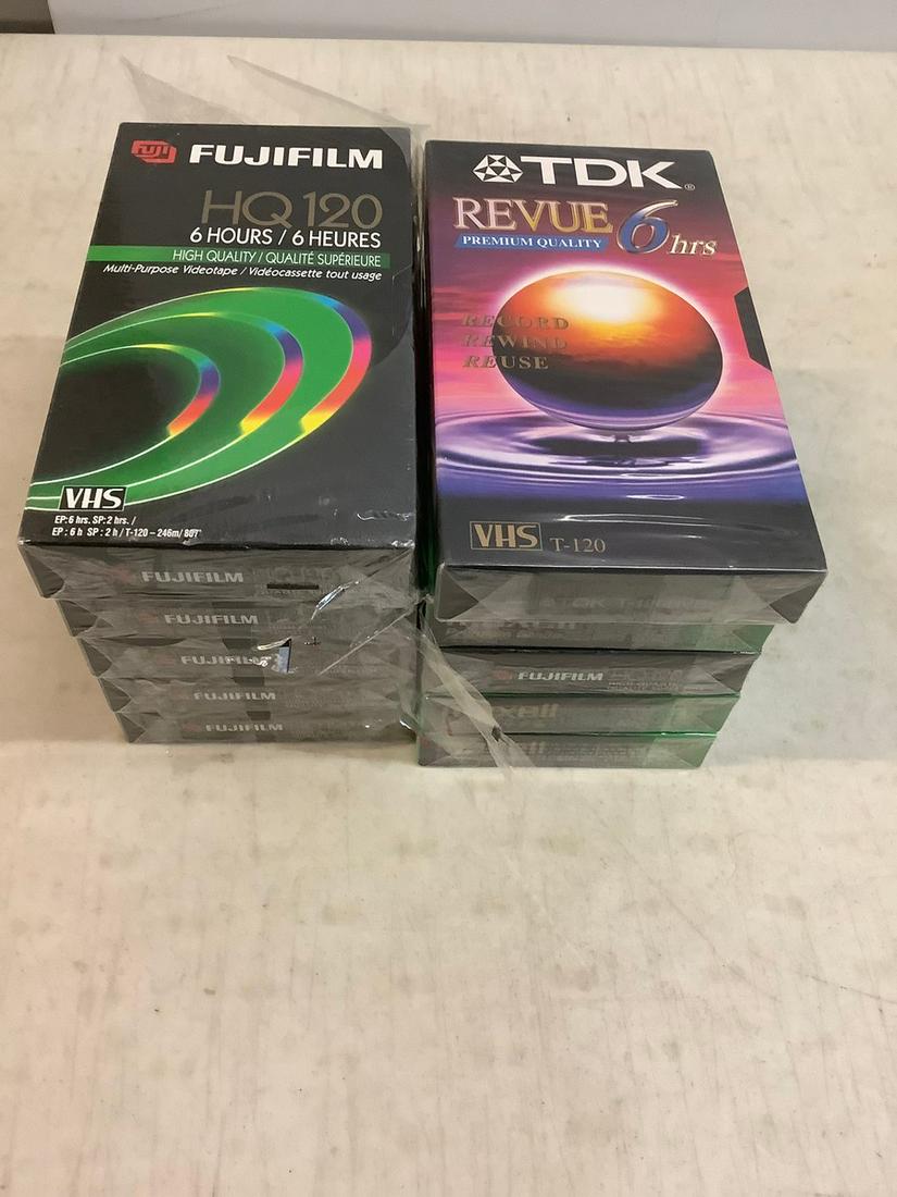 Lot of Maxell and Fujifilm Blank VHS Tapes (1 of 1)