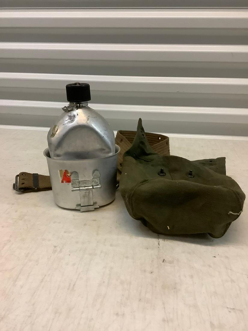 Vintage Military Canteen with Carrier Bag: Vintage Military Canteen with Carrier Bag
