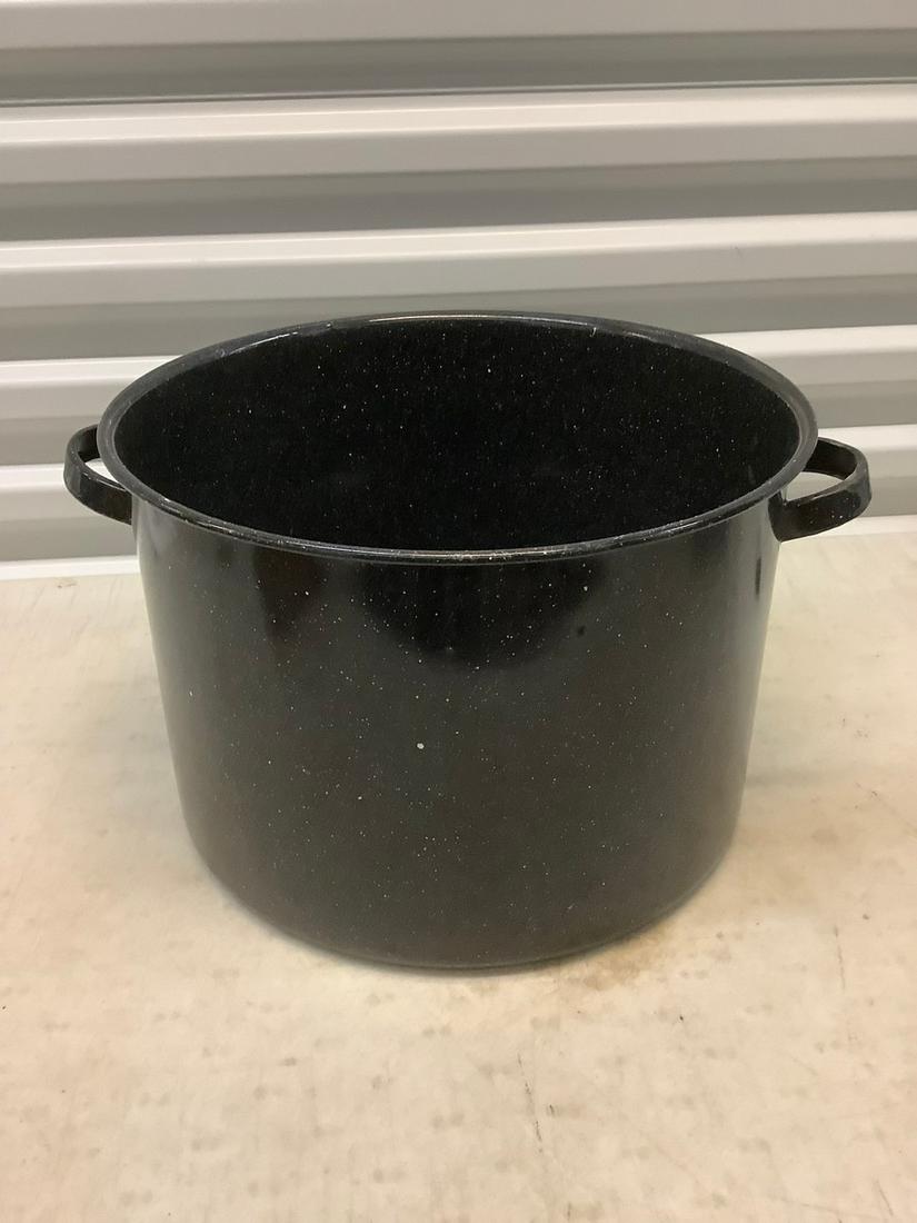 Large metal pot, around 5 gallons (1 of 1)