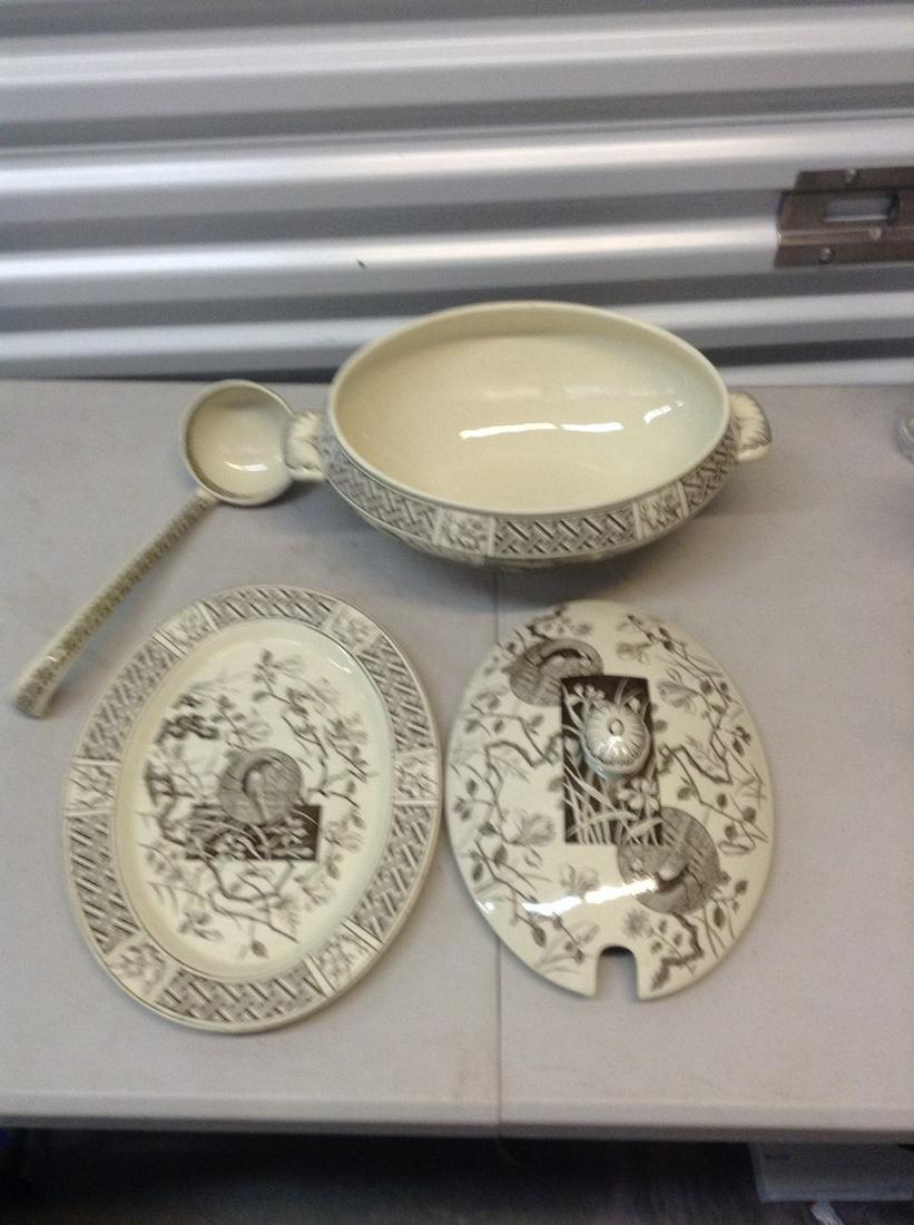 Vintage delightful mintons faisan soup toureen complete: Vintage delightful mintons faisan soup toureen complete set lid plate ladel largest 15 inch across