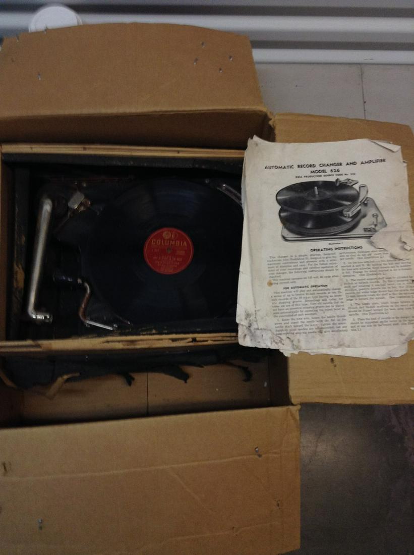 Automatic record changers and amplifier model 626 (1 of 1)