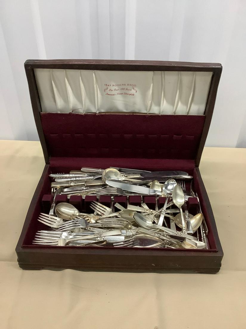 Wood Case with Flatware: Wood Case with Flatware