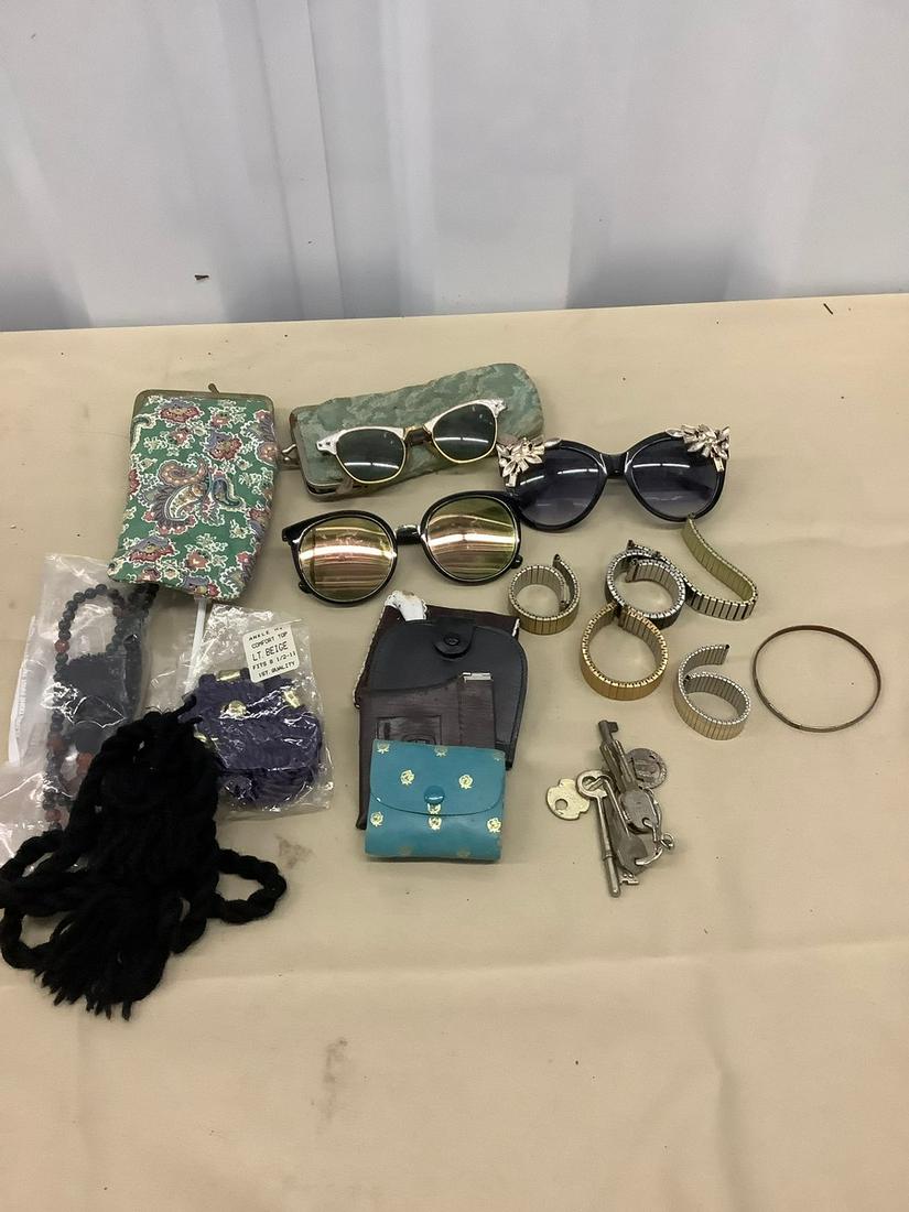 Lot of Sunglasses, Watch Bands, Change Purses and More: Lot of Sunglasses, Watch Bands, Change Purses and More