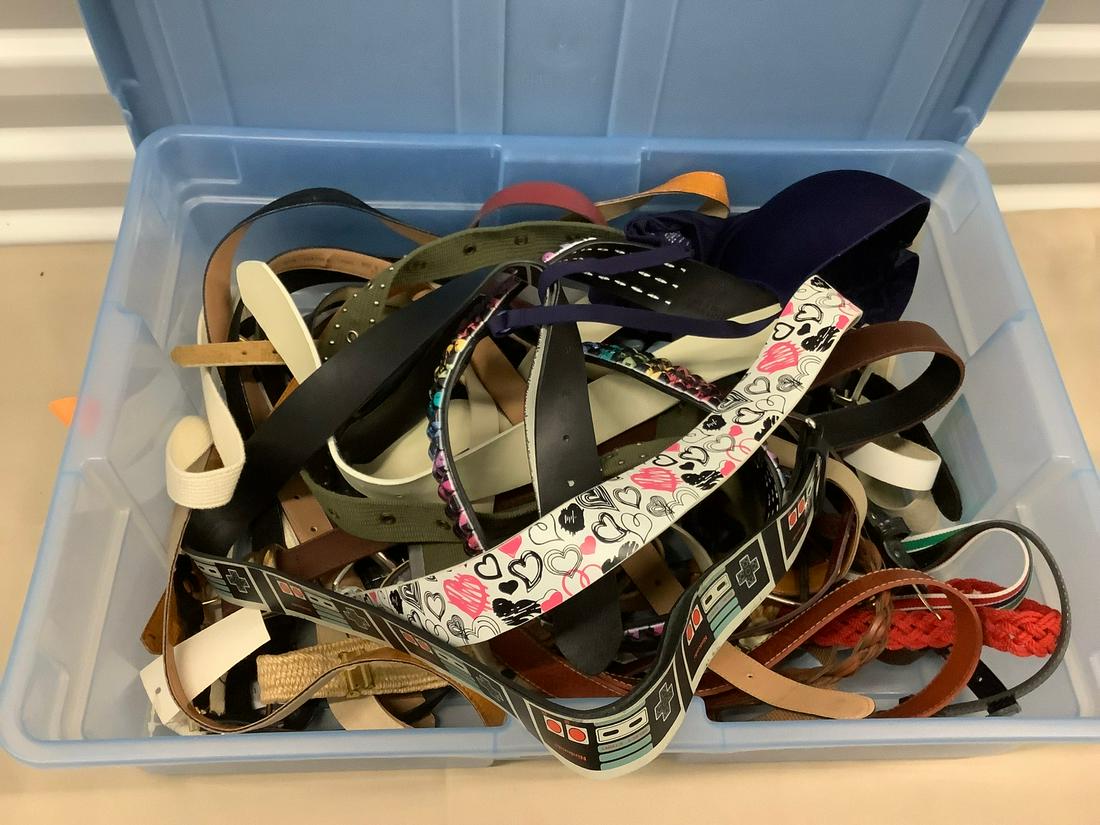 Lot of Belts and More: Lot of Belts and More