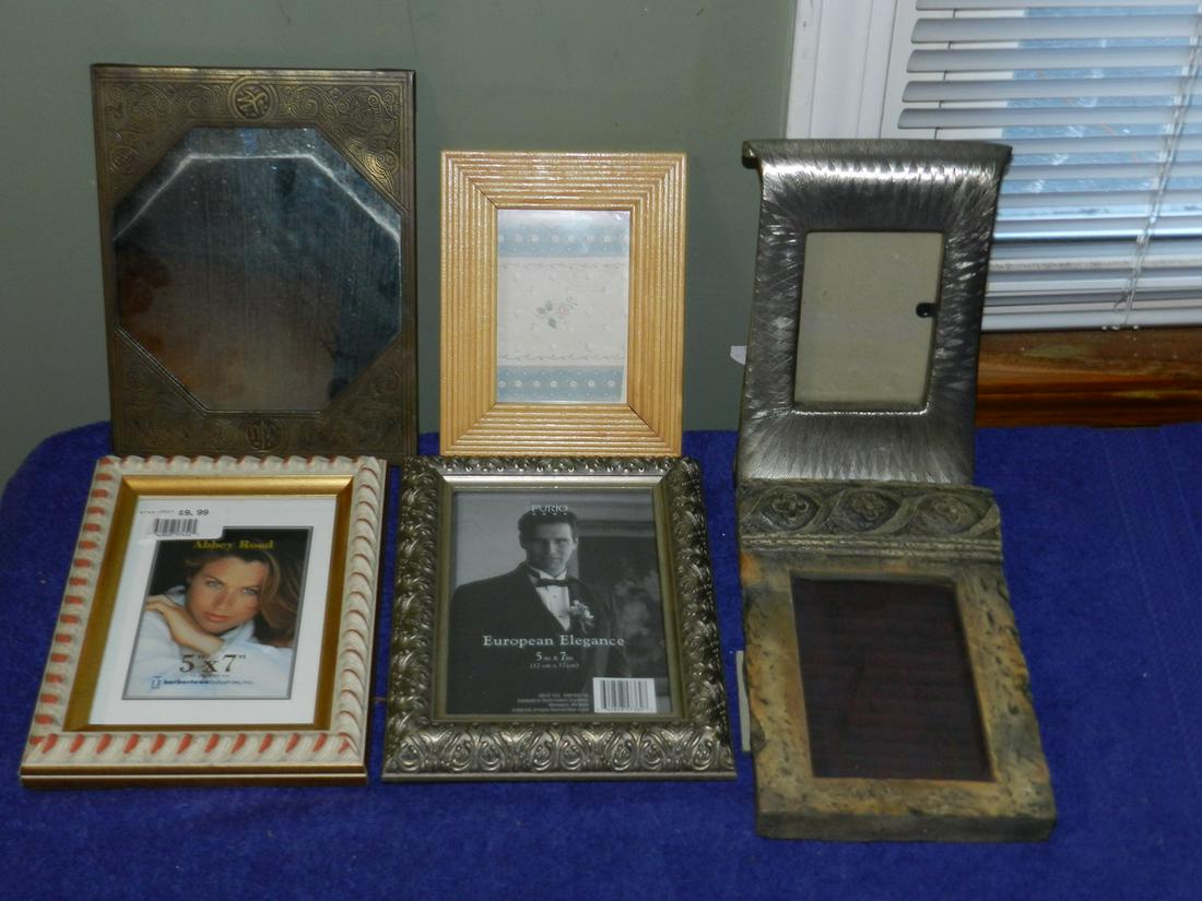 Lot of Picture Frames and Mirror (1 of 1)