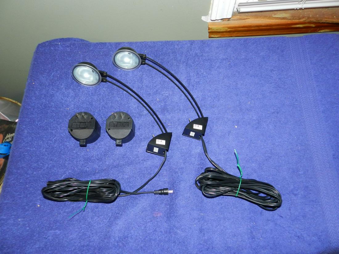 2 Ikea Wall Mount Lights: 2 Ikea Wall Mount Lights