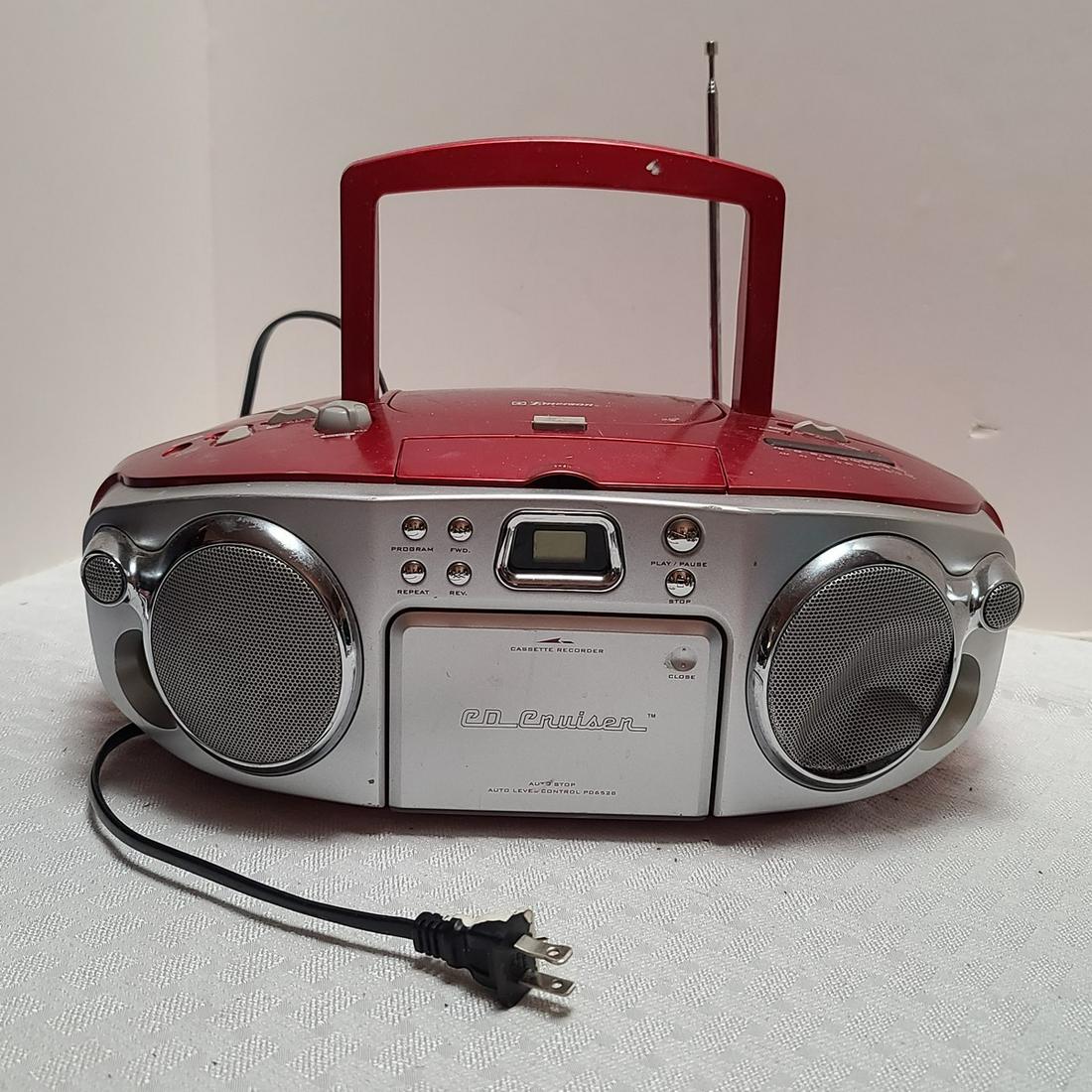 Emerson Portable Radio/CD/Cassette Player Works (1 of 1)