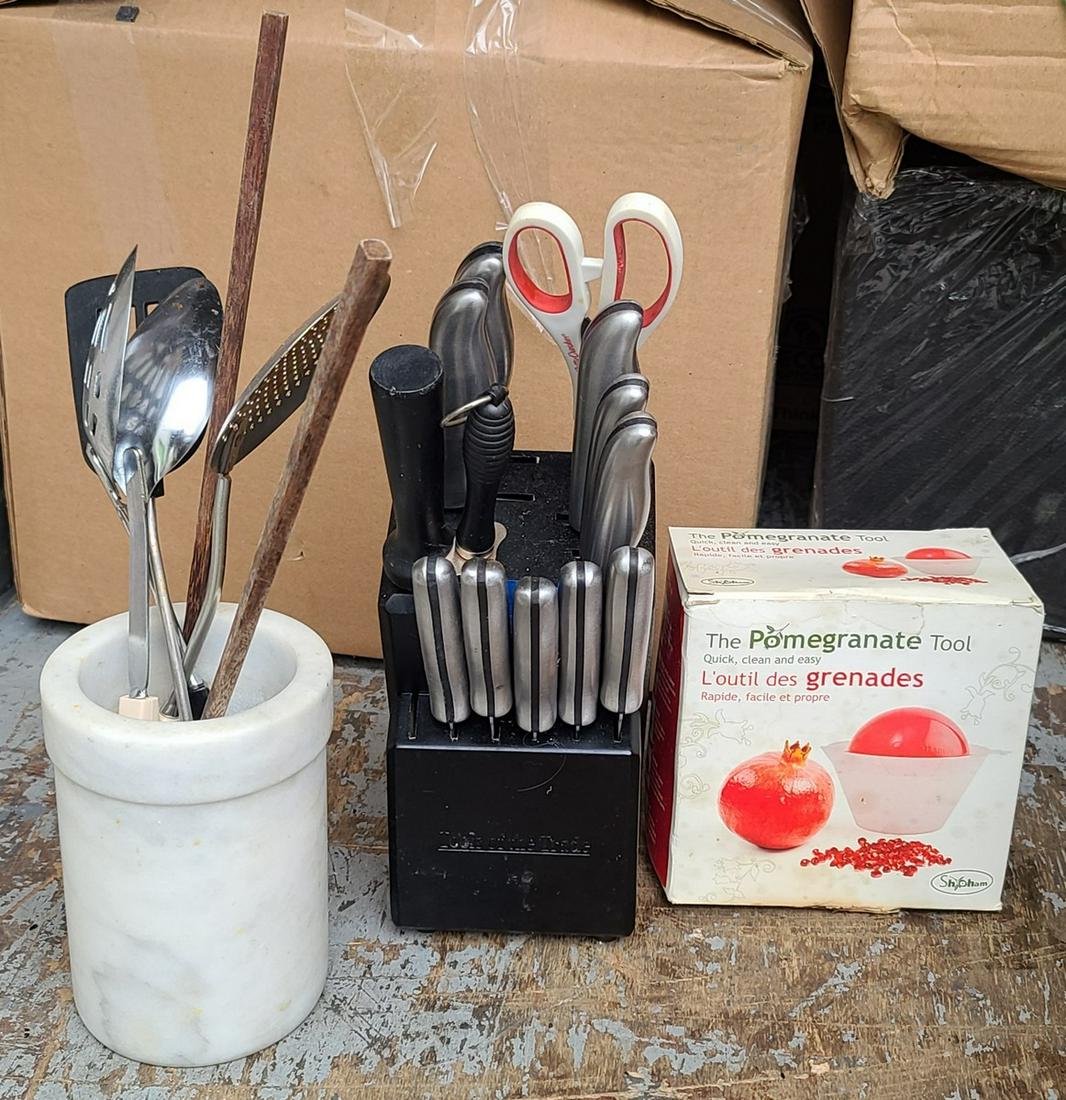 Kitchen Items incl Knife Block (1 of 1)