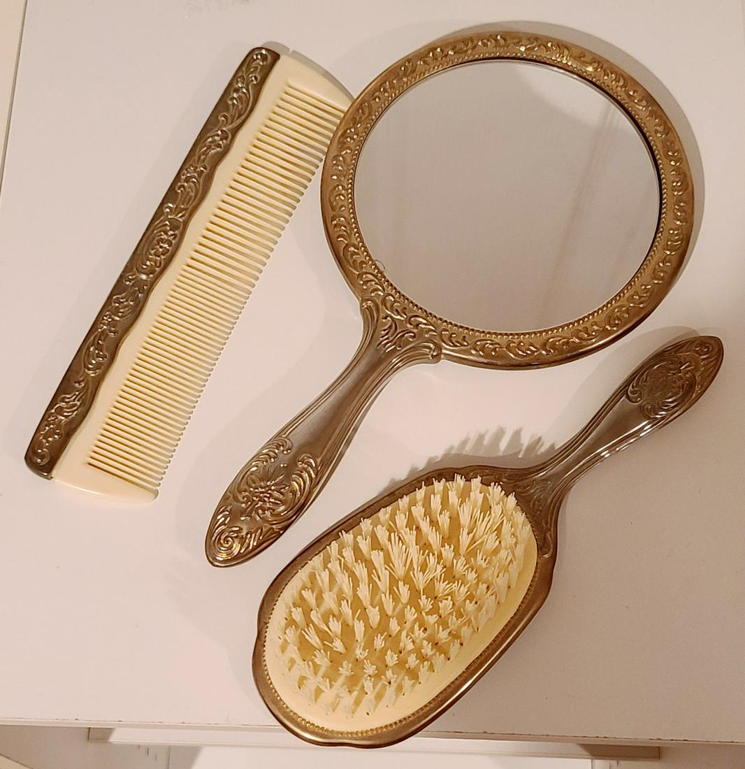 Vintage Vanity Set (1 of 2)