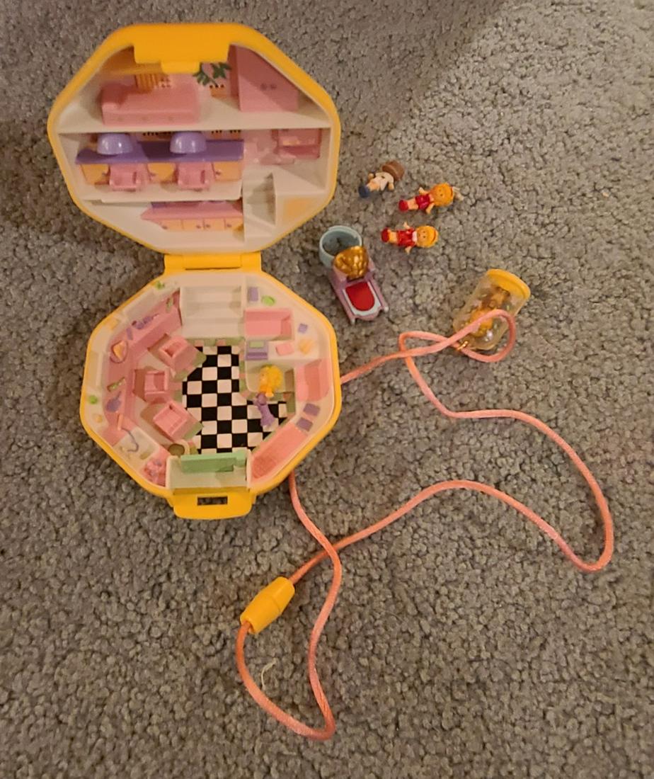 Vintage 1990 Polly Pocket and accessories: Vintage 1990 Polly Pocket and accessories