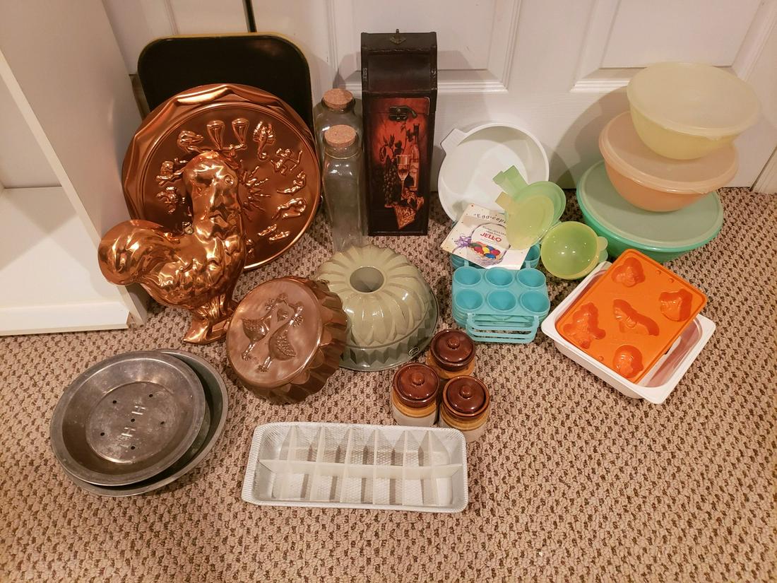 Vintage mold, pie pans, and assot tupperwear (1 of 1)