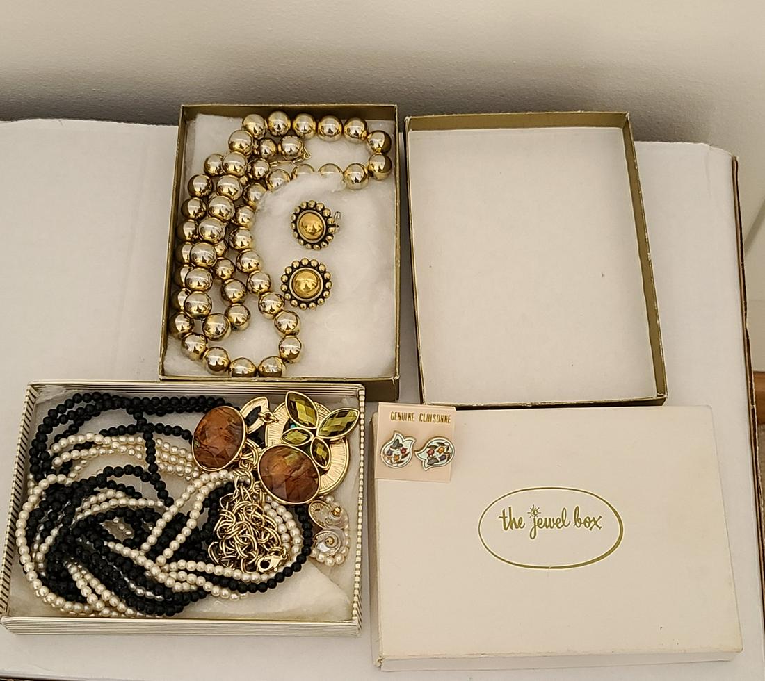 Vintage Jewelry and Jewel Box Boxes: Vintage Jewelry and Jewel Box Boxes