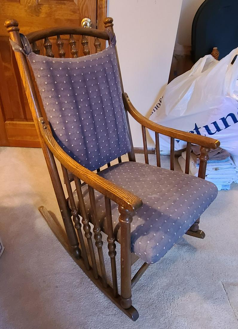 Vintage Rocking Chair 39x22x30": Vintage Rocking Chair 39x22x30"