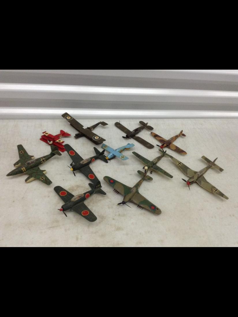Lot of Plastic World War 2 Planes: Lot of Plastic World War 2 Planes