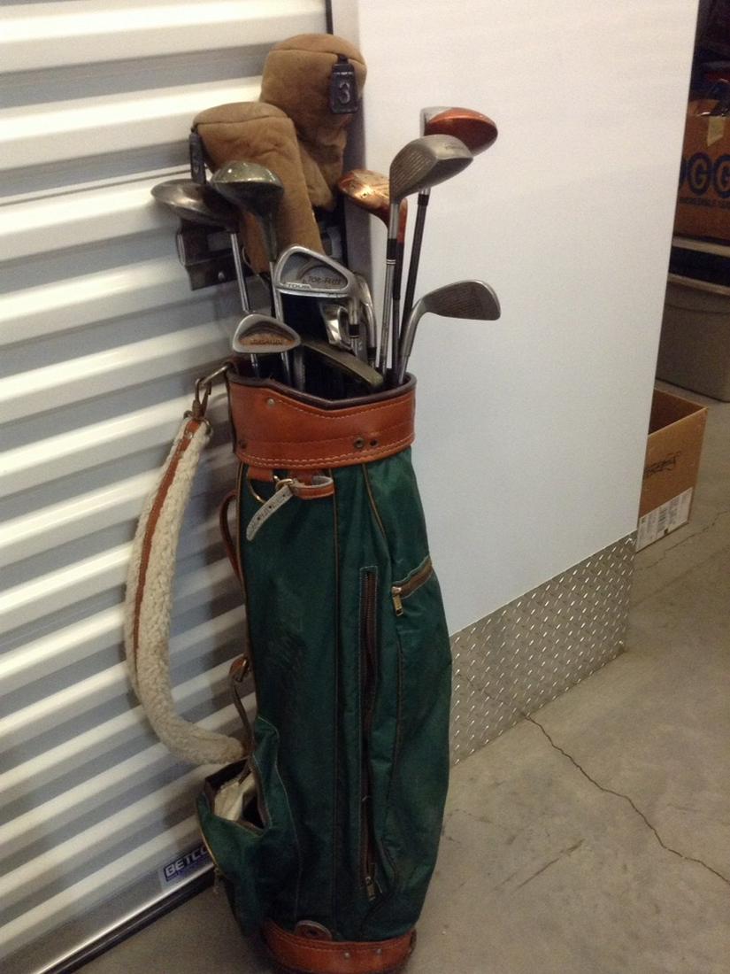 Golf Bag with Clubs: Golf Bag with Clubs
