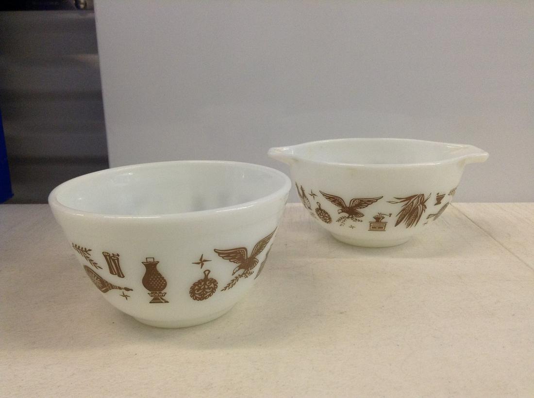 Two Vintage Pyrex Bowls 1.5 Pts: Two Vintage Pyrex Bowls 1.5 Pts