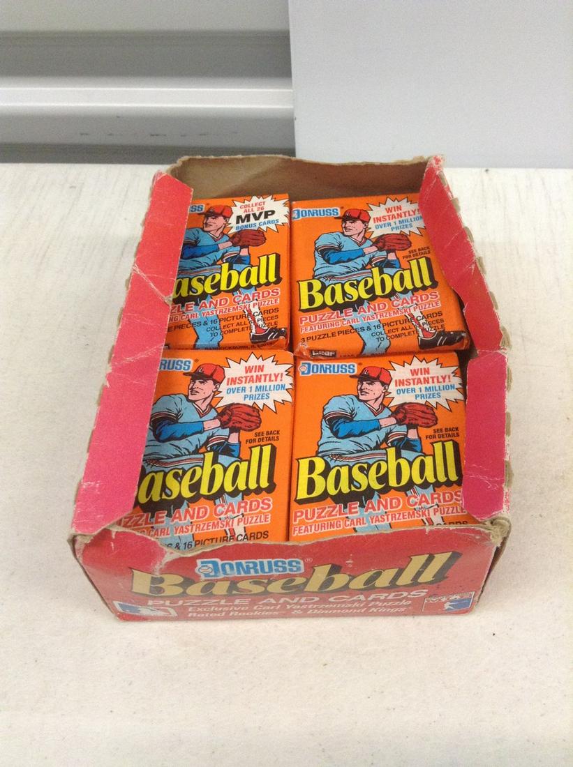 Box of Sealed Don Russ Baseball Card Packs 1990 (22: Box of Sealed Don Russ Baseball Card Packs 1990 (22 Packs)