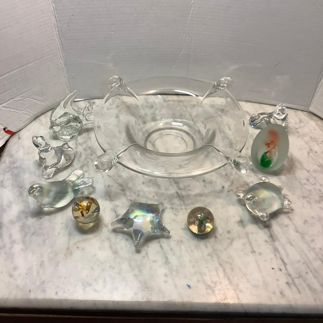 Decorative art glass paperweights and bowl (1 of 1)