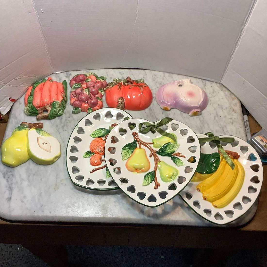 Lot of decorative fruit and vegetable themed glass (1 of 1)