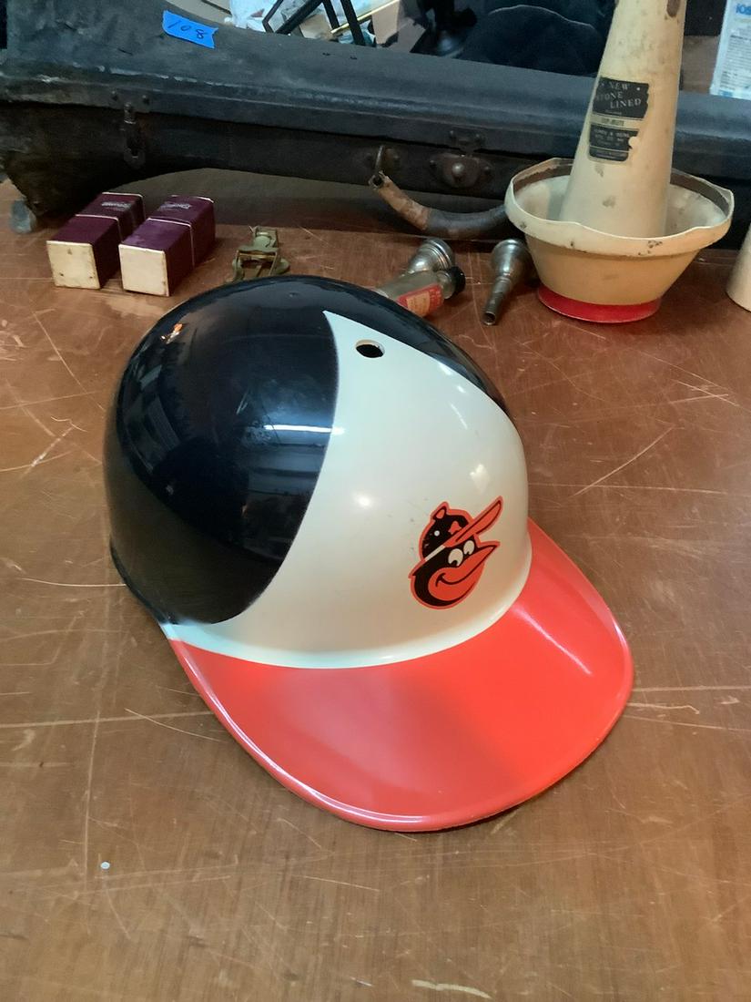 Vintage souvenier baltimore orioles batting helmet: Vintage souvenier baltimore orioles batting helmet