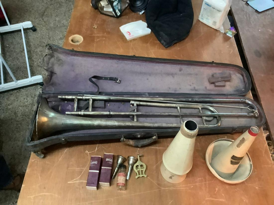 Vintage university trombone 2 mouthpieces Conn and (1 of 1)