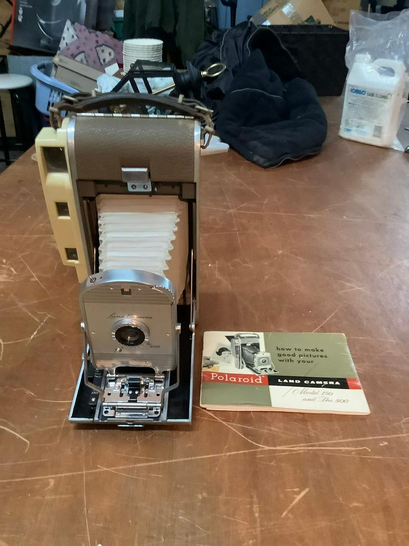 Poloroid land camera model 800 with manual (1 of 1)