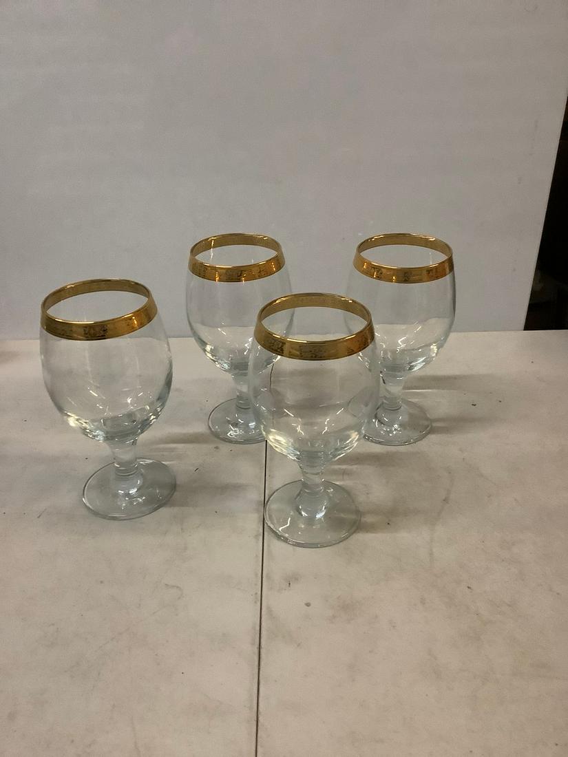 Set of 4 classy gold rimmed goblets 6.5 inch tall: Set of 4 classy gold rimmed goblets 6.5 inch tall