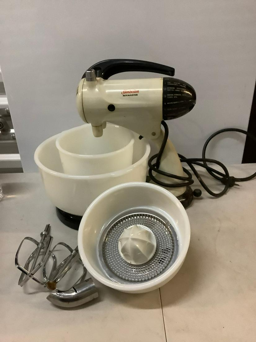 Vintage sun beam mixmaster mixer with juicer attachment (1 of 1)