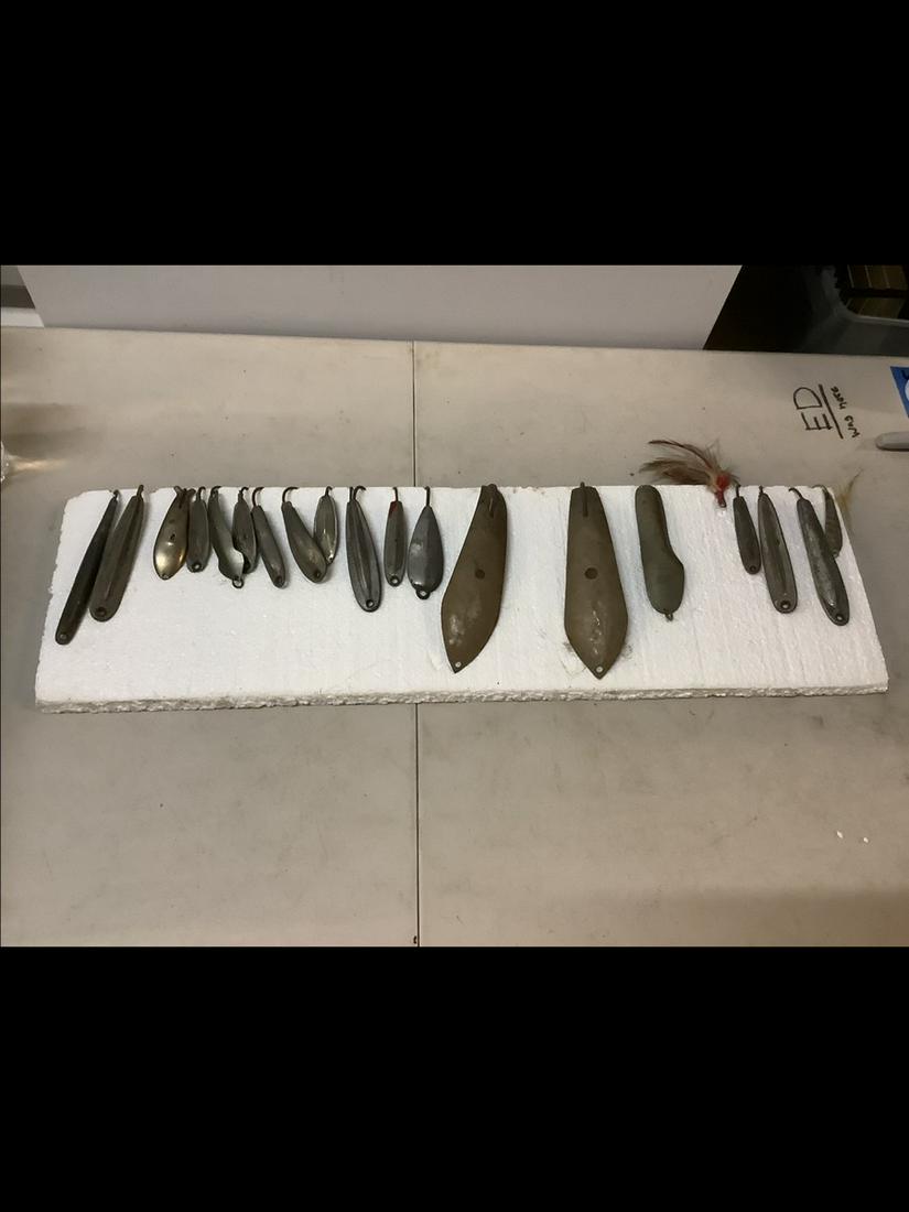 Large lot of metal fishing lures largest 6.5 inches: Large lot of metal fishing lures largest 6.5 inches long