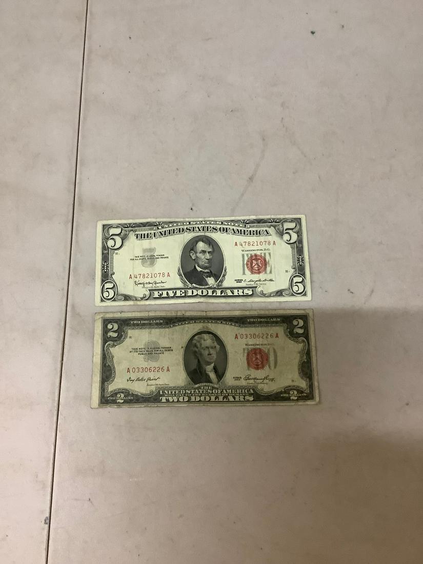 red seal 2 dollar and 5 dollar bill (1 of 1)