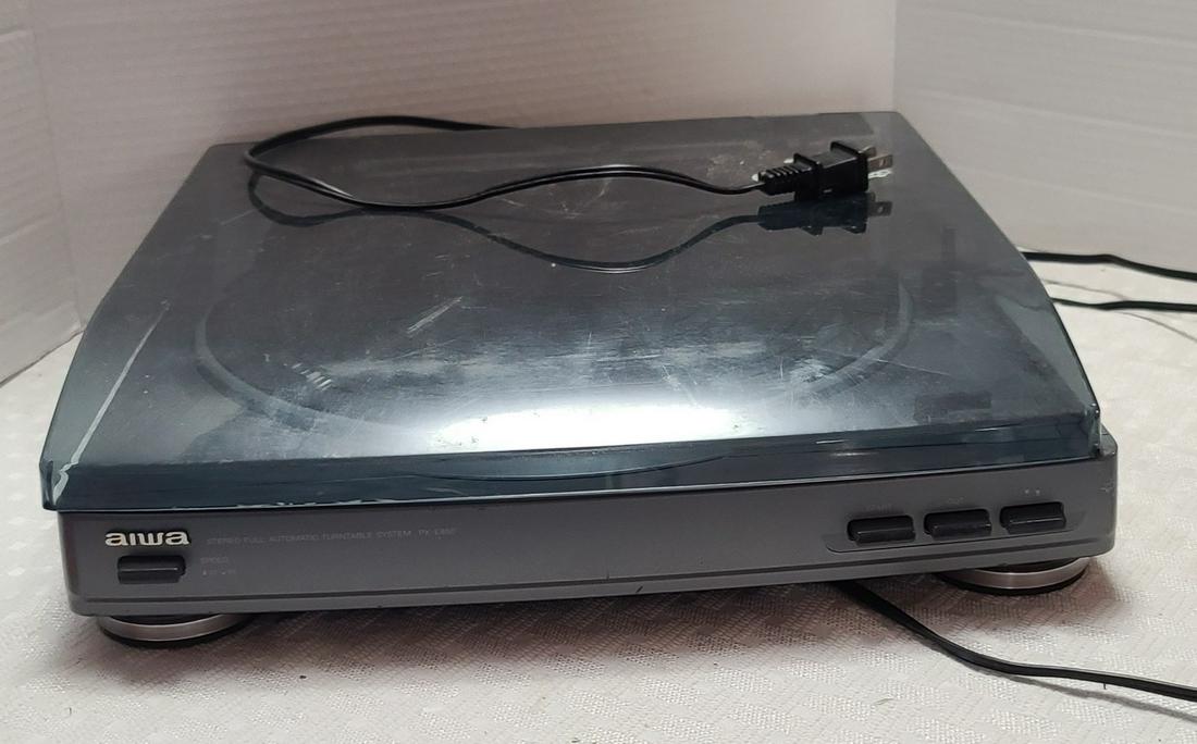 Aiwa Automatic Turntable Works (1 of 2)