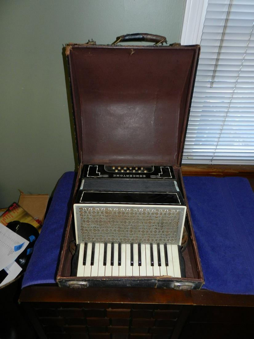 Vintage Concertone Concertina Accordion Works Well: Vintage Concertone Concertina Accordion Works Well