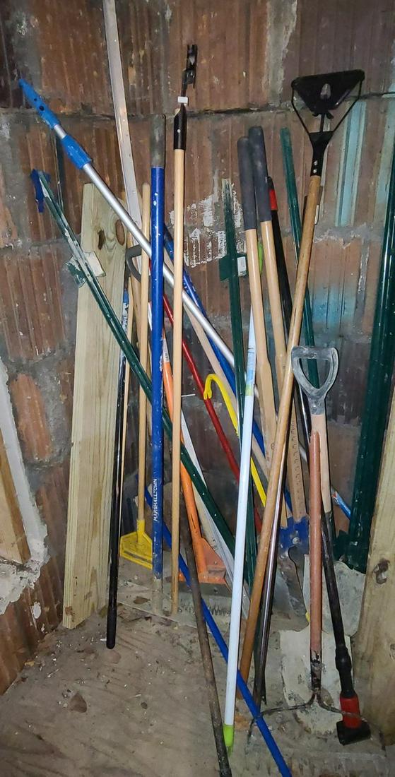Tools and Fencing Items: Tools and Fencing Items