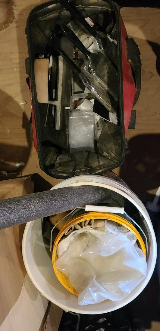 Husky tote bag and more tools (1 of 1)