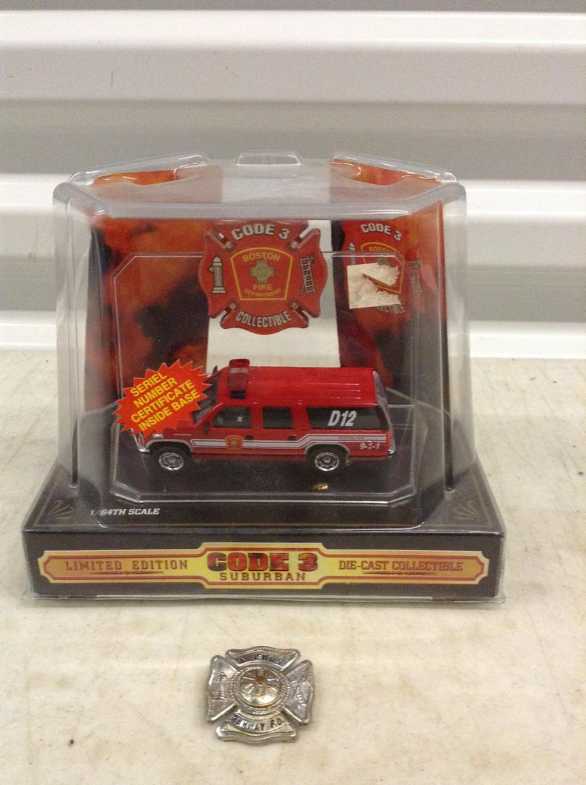 Code 3 Suburban Collectible Fire Truck and Pin (1 of 1)