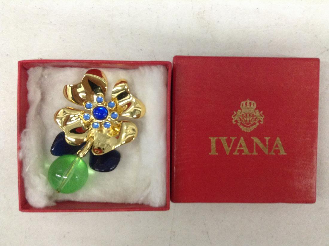 Signed Ivana Trump Large Flower Brooch with Box: Signed Ivana Trump Large Flower Brooch with Box