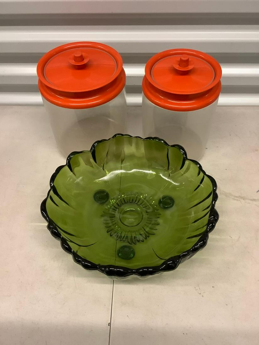 Vintage Tupperware Canisters and green bowl (1 of 1)