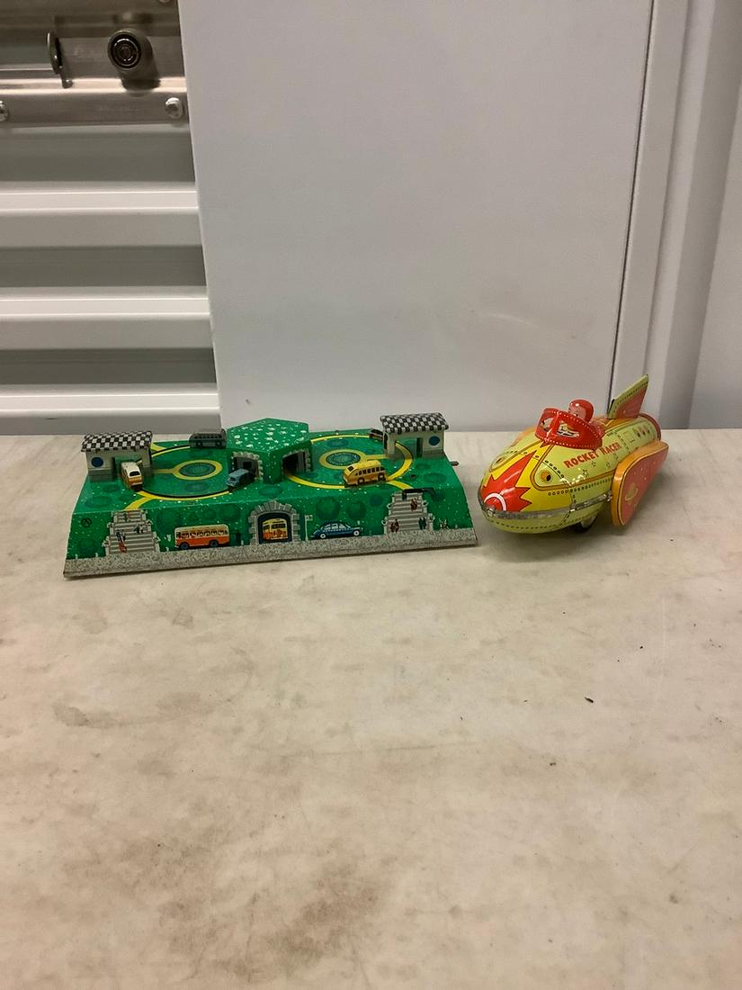 Vintage Tin Toy Rocket Racer Vintage Tin Toy Rocket Racer