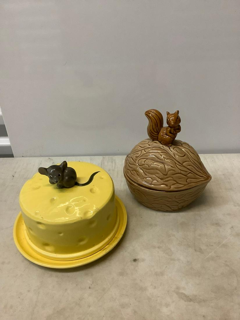 Ceramic Acorn cookie jar and cheese cookie dish (largest 8"): Ceramic Acorn cookie jar and cheese cookie dish (largest 8")